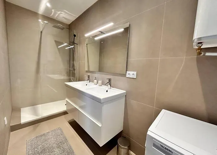 Jaya- 4/6 Pers-standing Neuf Hyper Centre Terrasse Daire *